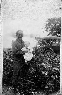 nalleymaryjoe.jpg (31968 bytes)