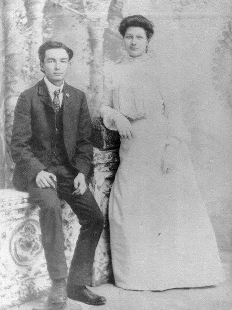 mauldincouple.JPG (53974 bytes)