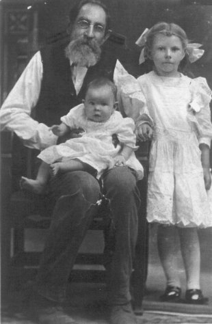 brownlorenzo.jpg (26099 bytes)