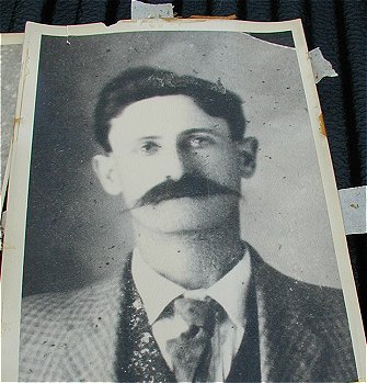 howertonwilliam.jpg (36068 bytes)