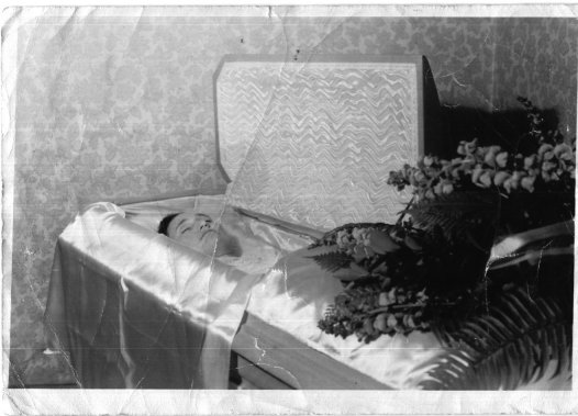 coffin1.jpg (40705 bytes)